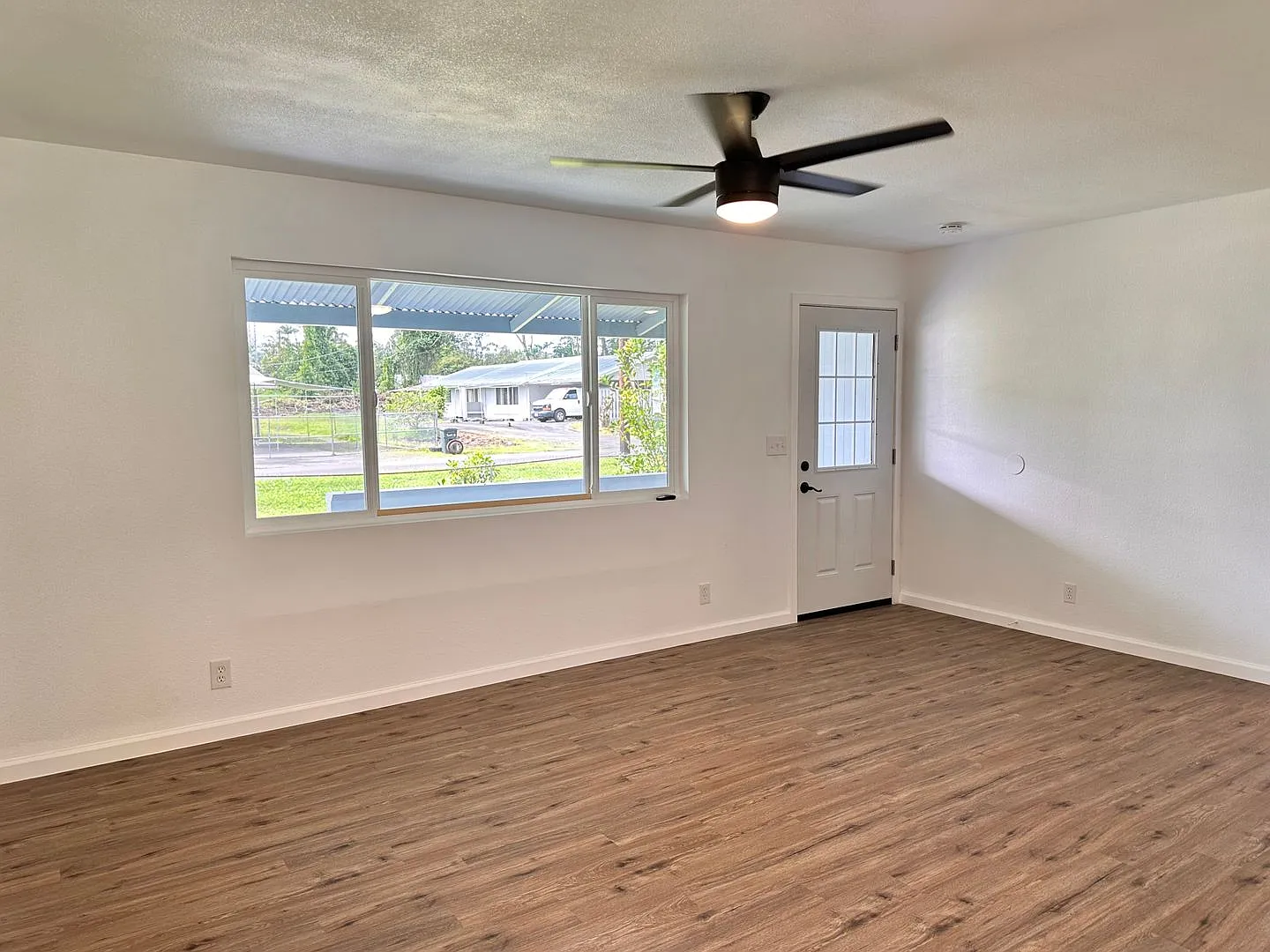 Spacious 2-bedroom Home — Photo 4