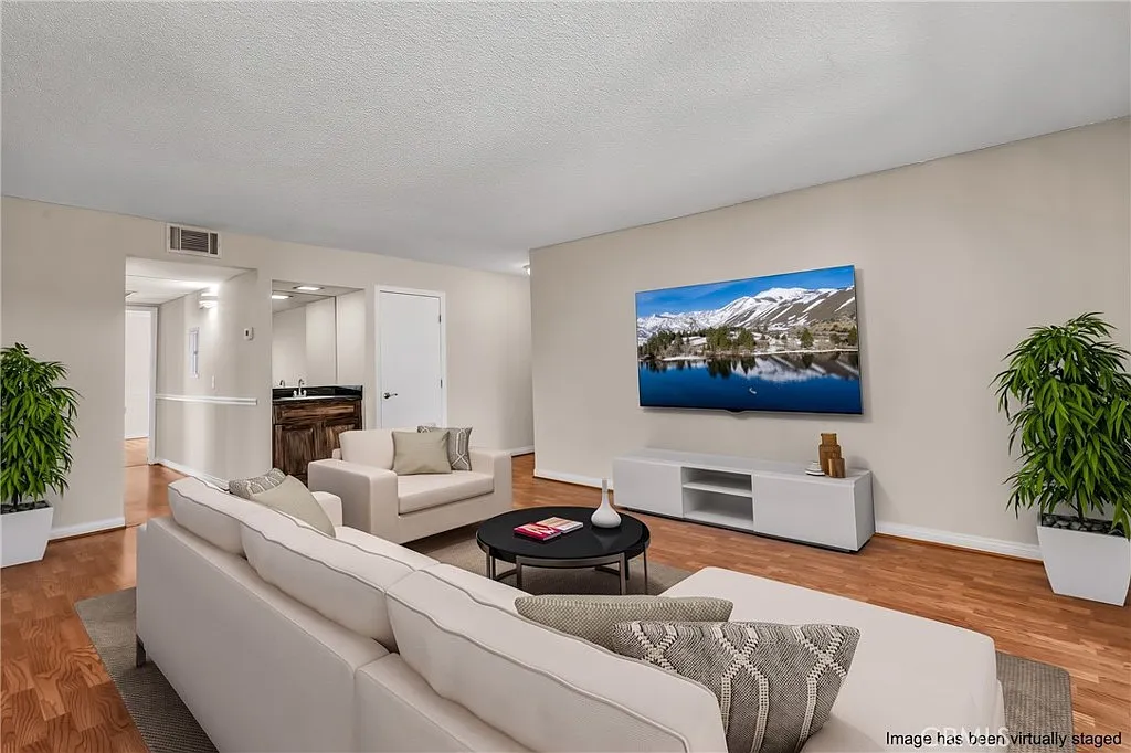 2 bed, 1054 sqft, $3,600 — Photo 1