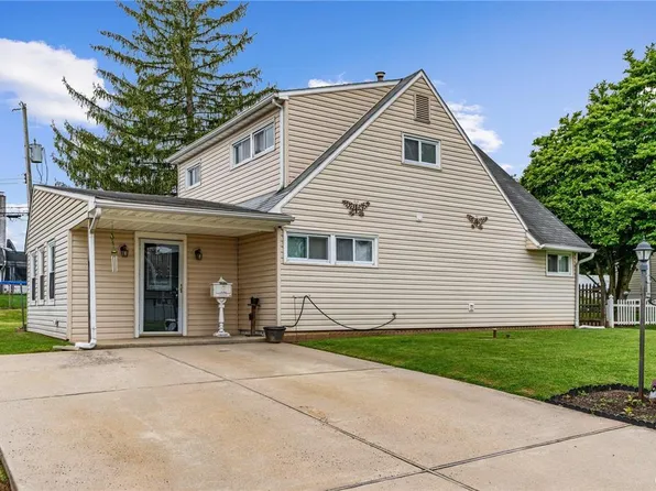 57 Red Maple Ln, Levittown, PA 19055