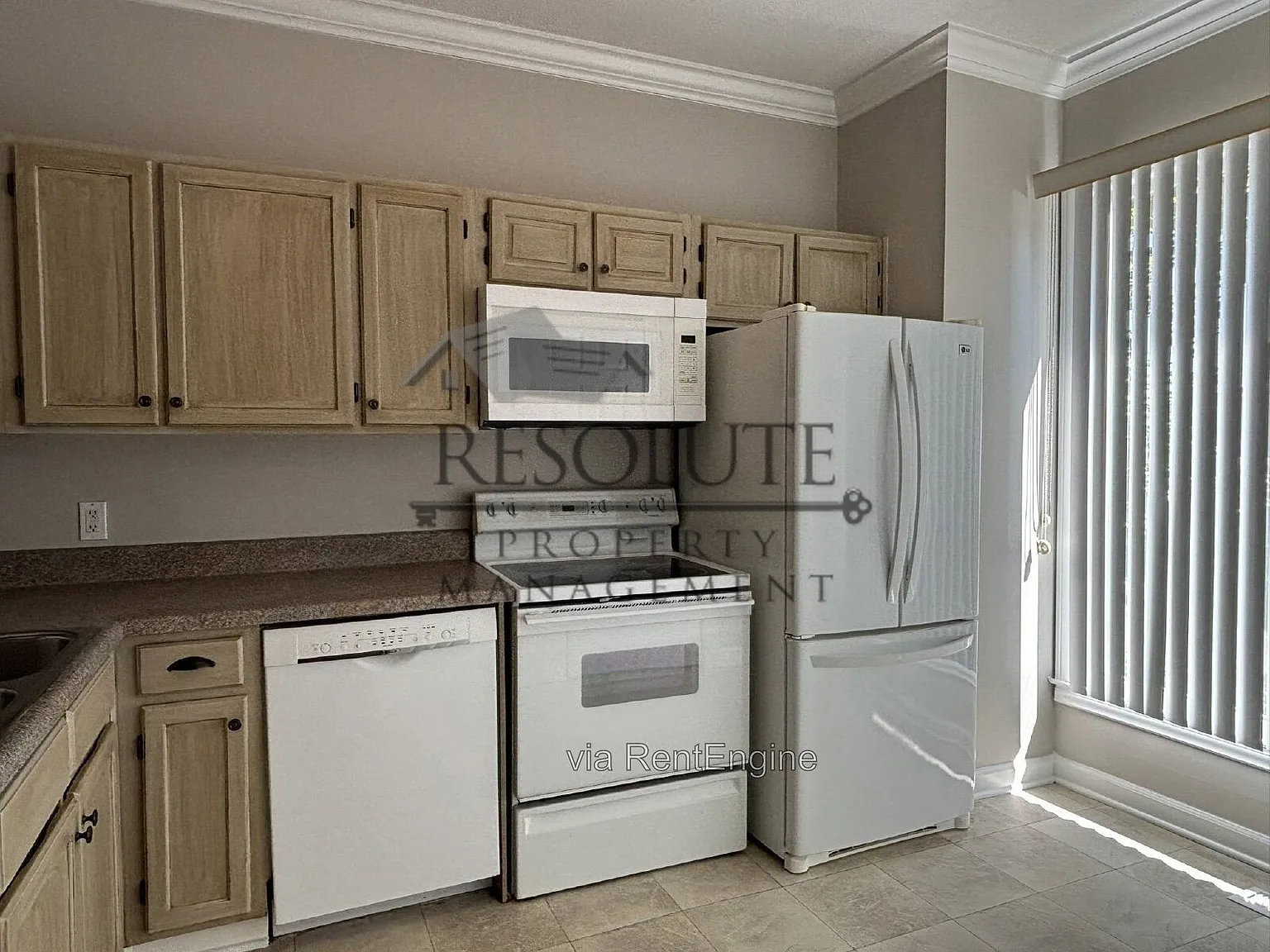 3 bed, 2.5 bath, 1414 sqft, $1,700 — Photo 3