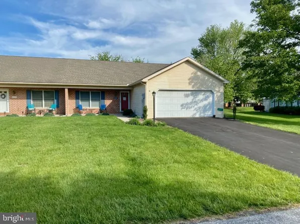 3467 Glen Eagles Dr, Chambersburg, PA 17202