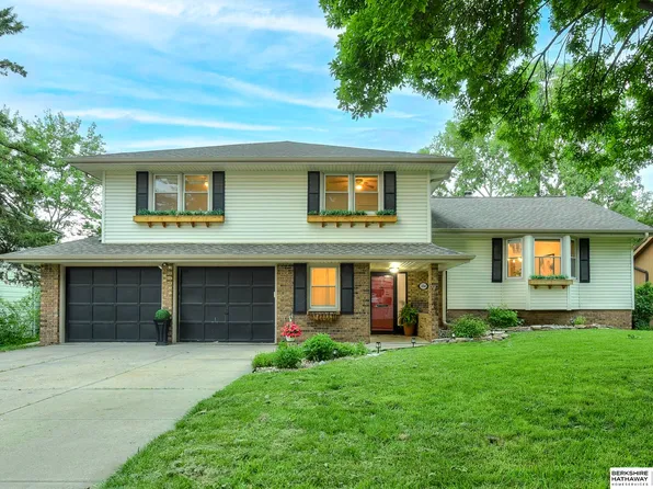 2004 Mayfair Dr, Omaha, NE 68144