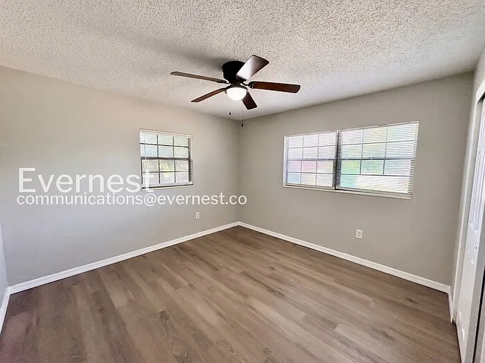 2112 Wolf Rd — Photo 12