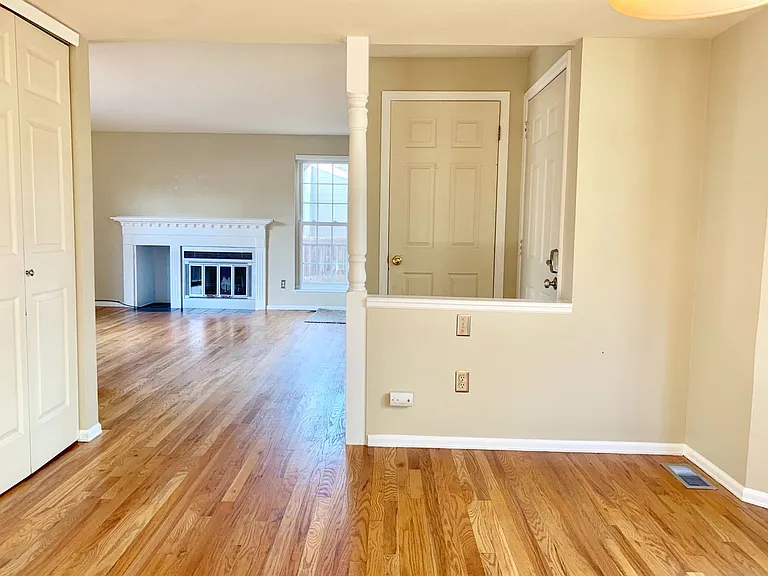543 W Sycamore Cir — Photo 11