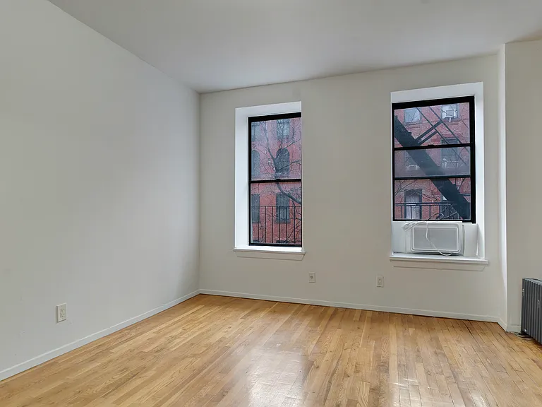 350 W 47th St #3C — Photo 3