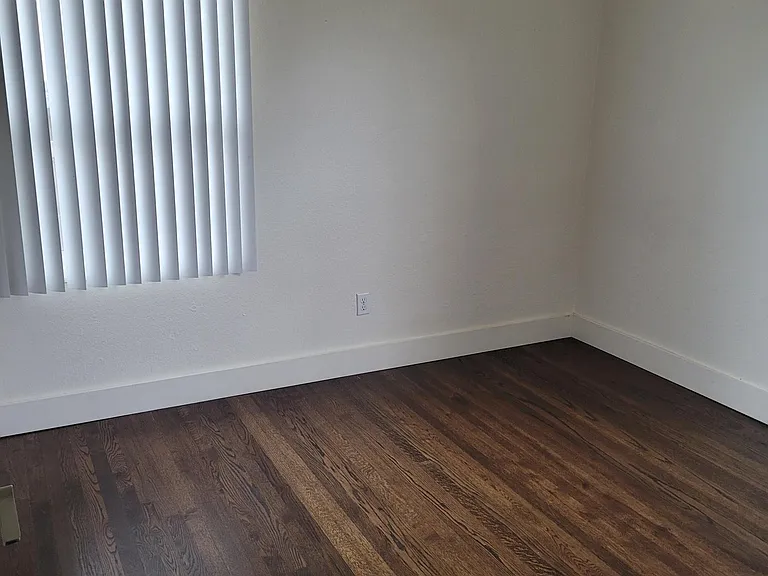 423 E Barrymore St — Photo 11