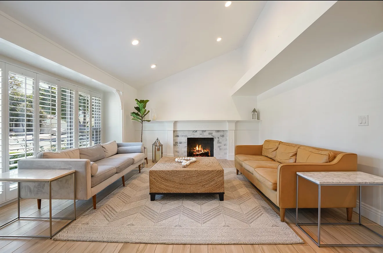 5 bed, 2850 sqft, $7,500 — Photo 2