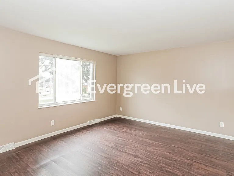 2424 Ambassador Dr — Photo 7