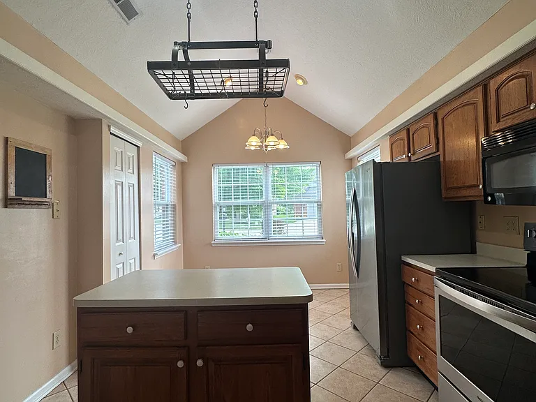 13870 Waycross Dr — Photo 8