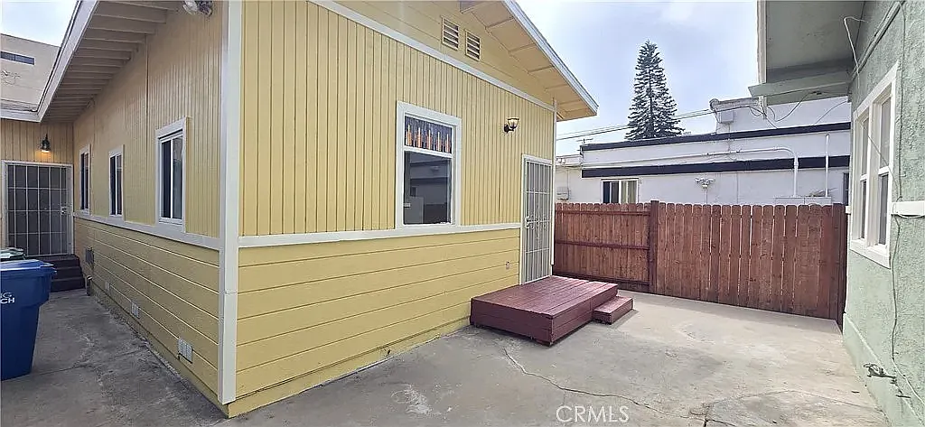 Building Photo - 1060 Cherry Ave #A