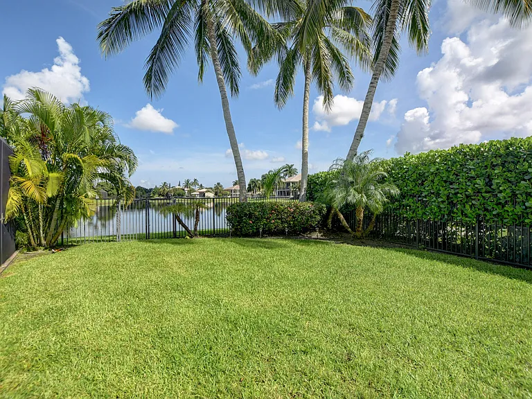 19211 N Creekshore Ct — Photo 52