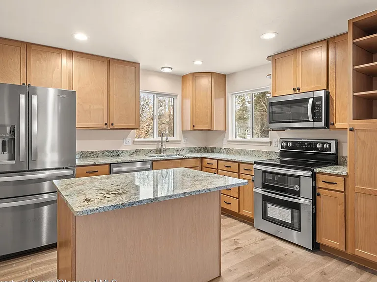 31 Elk Range Rd — Photo 2