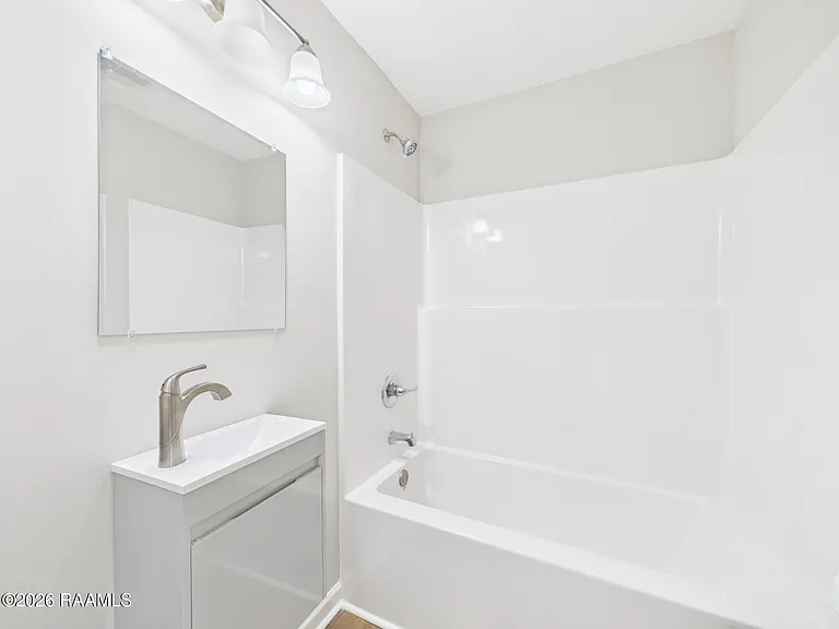 908 Saint Charles St — Photo 12