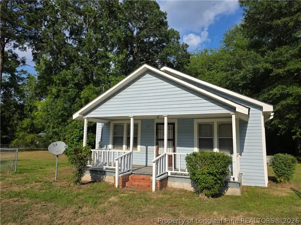207 Triangle Pl, Fayetteville, NC 28312