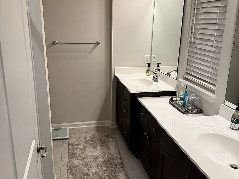 1064 Adair Ave — Photo 10