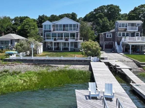9 Beach Rd, Hingham, MA 02043