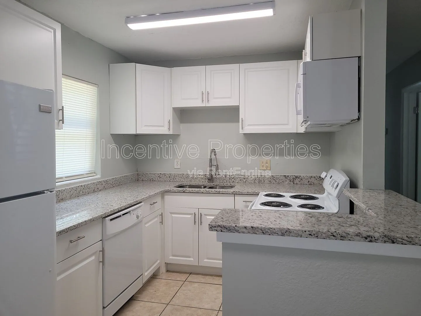 3 bed, 1.0 bath, 1080 sqft, $1,699 — Photo 2