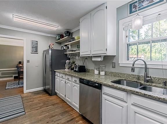 4th image of 7216 W 61st St