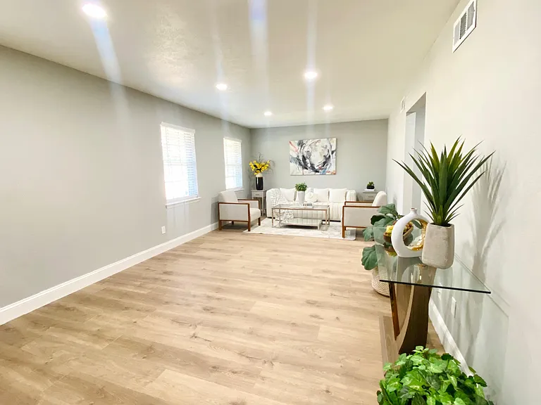 7404 Walling Ln — Photo 6