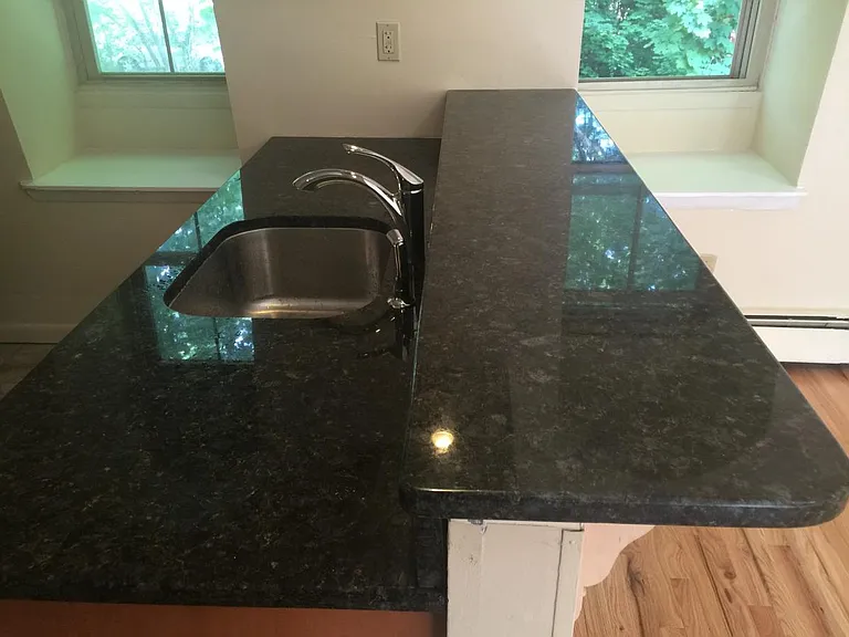 Kitchen/Breakfast Counter