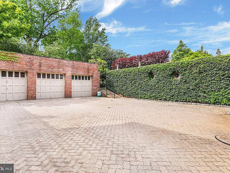 2310 Kalorama Rd NW — Photo 44