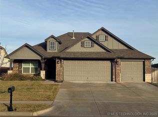 7413 S Hemlock Ave, Broken Arrow, OK 74011