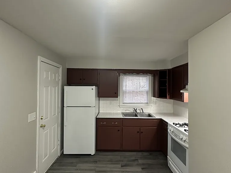 641 Newhall St #1R — Photo 2