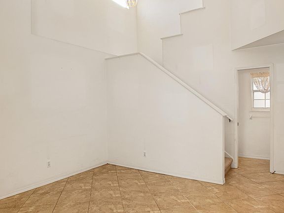 4th image of 1625 Pga Blvd