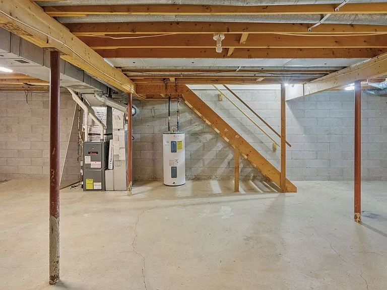 169 Williamsburg Ct — Photo 28