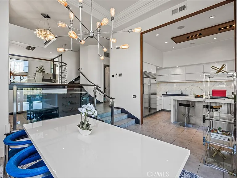 4 Chandon — Photo 10