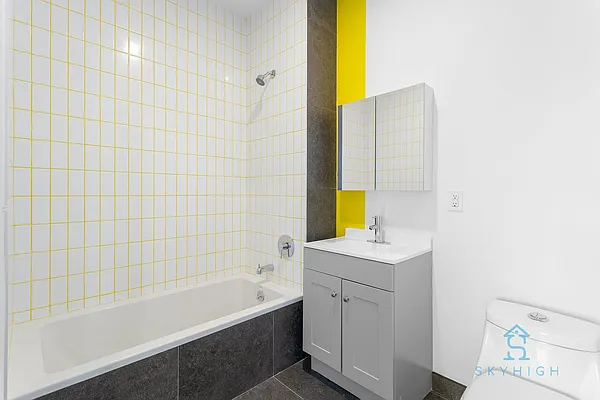 Rented by Skyhigh Realty NYC LLC | media 32