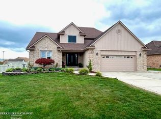 34508 Hidden Pine Dr, Fraser, MI