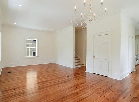 3rd image of 3518 Robert St