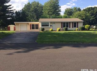 5 Devonshire Rd, North Syracuse, NY 13212