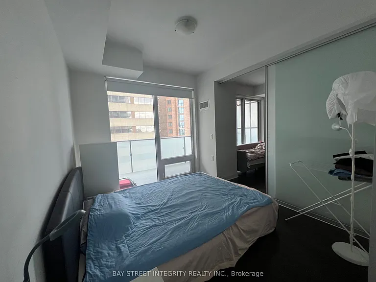 1080 Bay St #701 — Photo 4