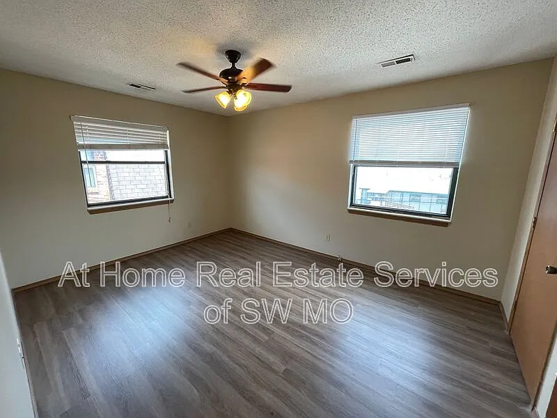 2 bed, 1.0 bath, $705 — Photo 4