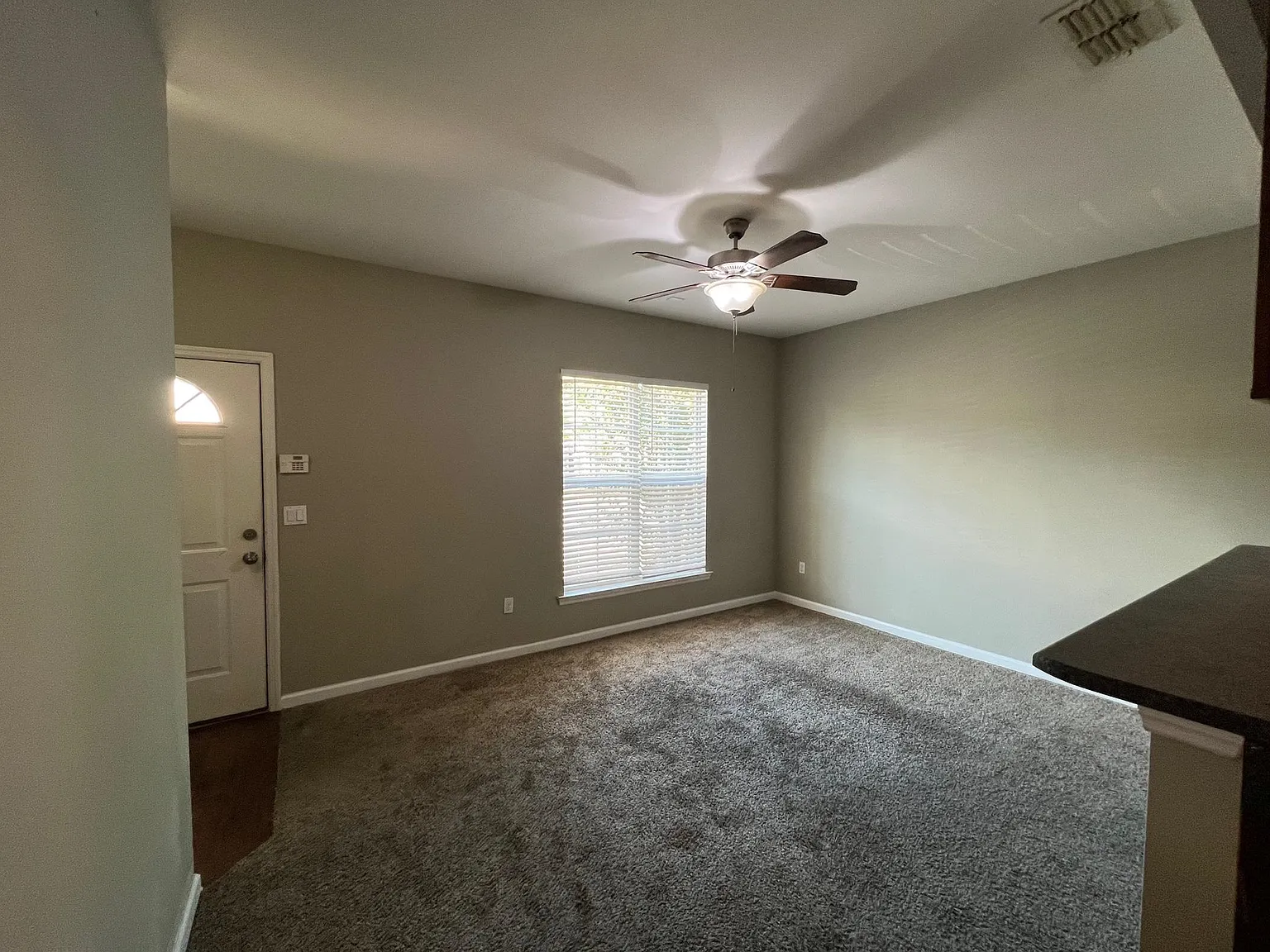 3 bed, 1177 sqft, $1,395 — Photo 3