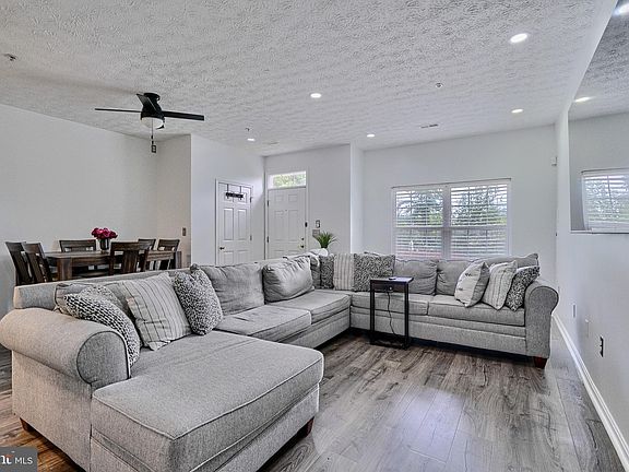 3rd image of 1511 Fairbrook Ct