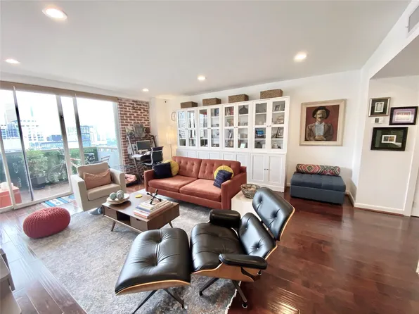 2016 Main St APT 2105, Houston, TX 77002