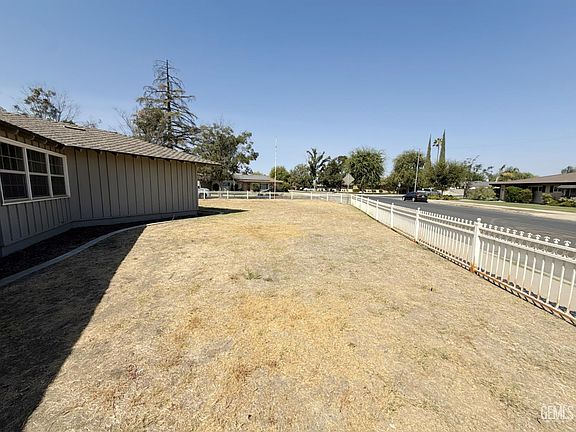 5th image of 916 Oak Ave