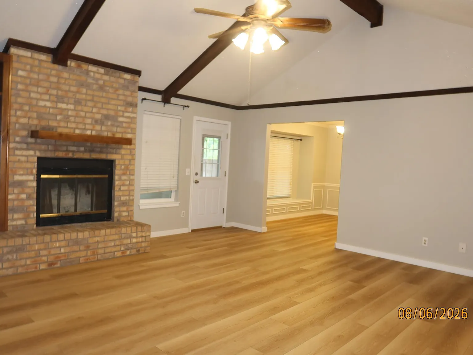 3 bed, 2.0 bath, 1381 sqft, $2,100 — Photo 4