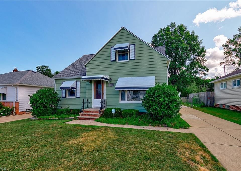 1st image of 2441 Larchmont Dr