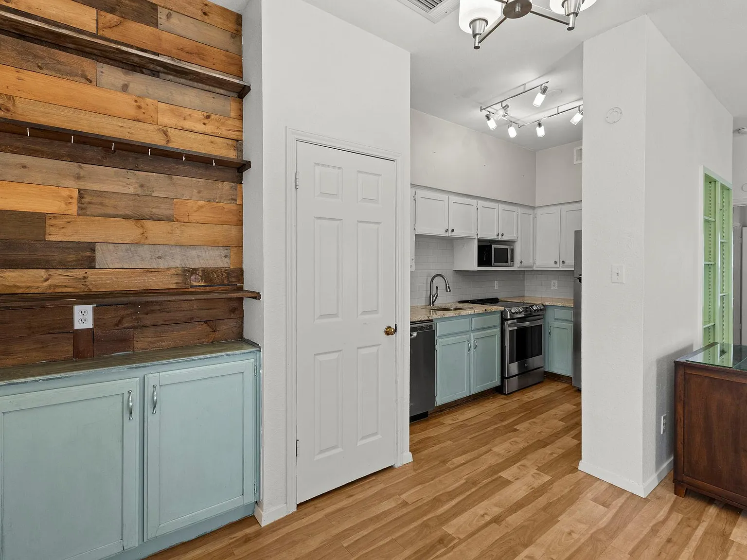 1 bed, 1.0 bath, 567 sqft, $1,325 — Photo 4