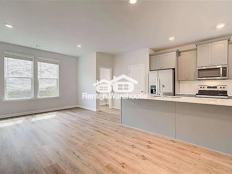 3203 Bateman Dr — Photo 6