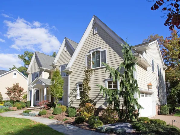 85 Everett St, Closter, NJ 07624