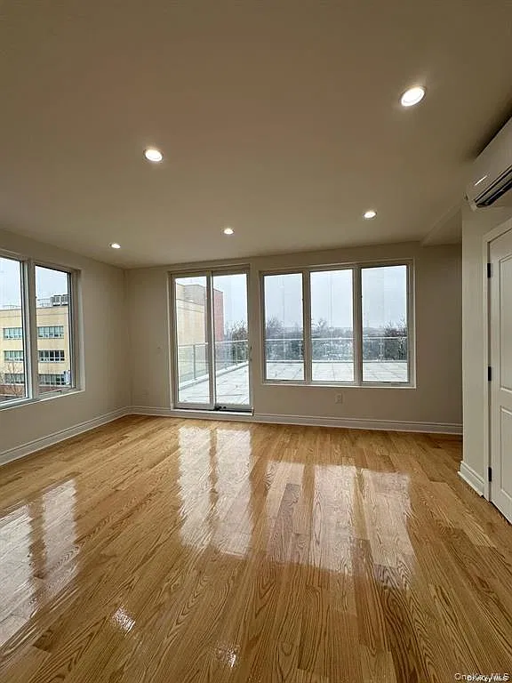 2 bed, 2.0 bath, 900 sqft, $3,600 — Photo 4