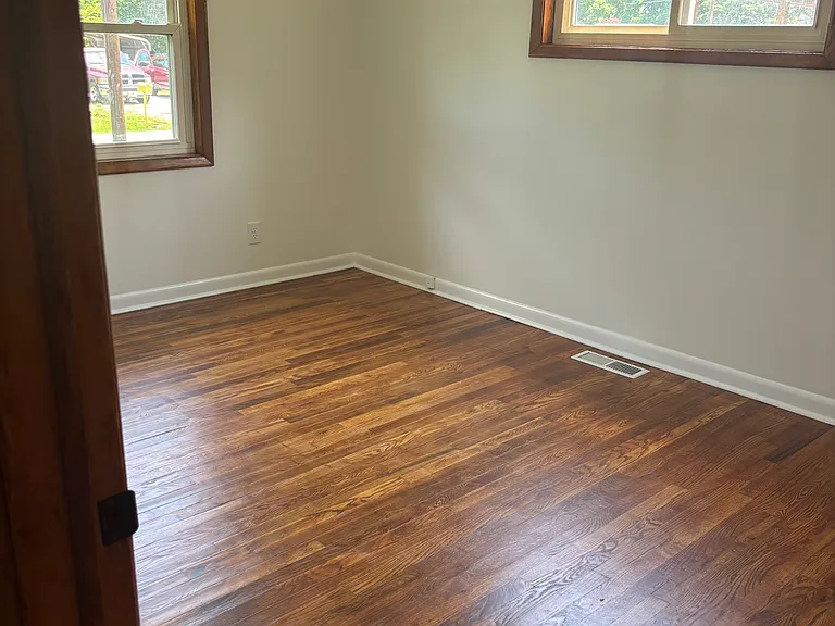 810 Bowling St — Photo 13