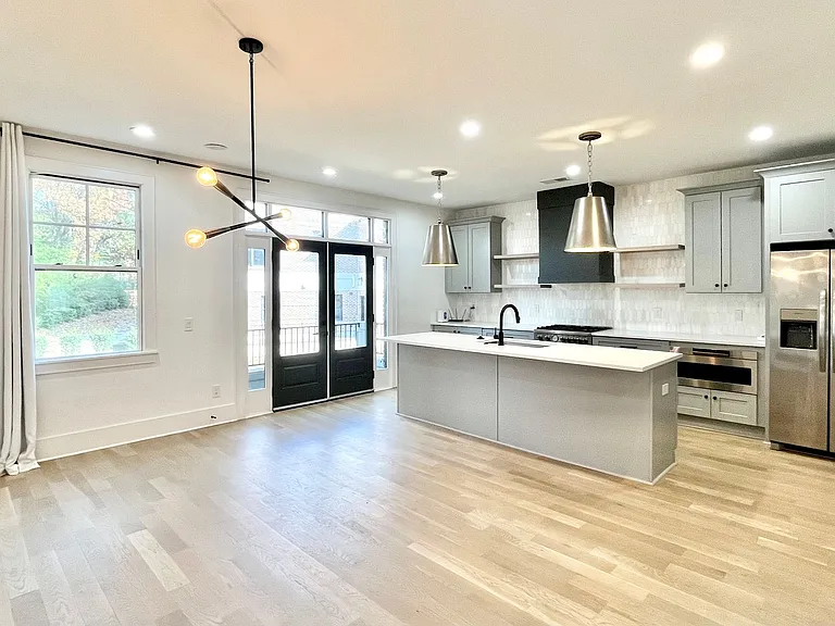 610 West Blvd — Photo 2