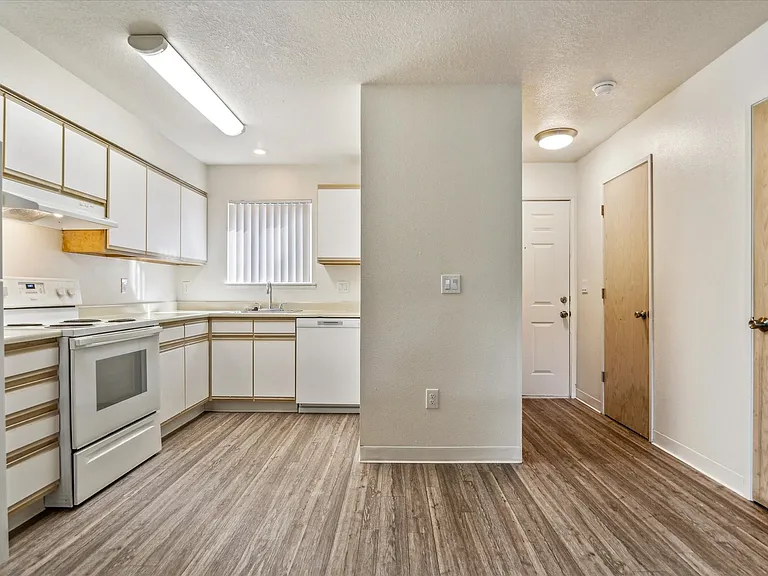Tuxedo Park Apartments — Photo 12