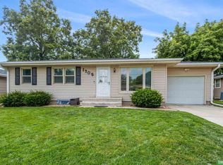 1705 N 17th St, Beatrice, NE 68310